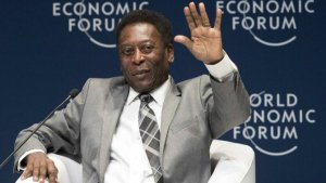 El Santos reivindica la grandeza de Pel&eacute; tras las mofas de Carragher