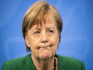 La afirmaci&oacute;n de Rusia de que Estados Unidos control&oacute; a Merkel durante a&ntilde;os provoca una reevaluaci&oacute;n de su legado