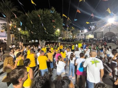 Barrial quema los &uacute;ltimos cartuchos de las fiestas 2024, bailando una Retreta familiar y ejemplar