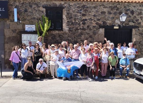 Gu&iacute;a: El programa &lsquo;De Ruta con la Universidad Popular&rsquo; escogi&oacute; el mercadillo del Puerto de Mog&aacute;n para su salida de mayo