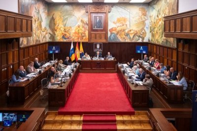 El pleno del Cabildo de Gran Canaria aprueba una modificación de crédito de 1,9 millones de euros para mejorar las infraestructuras deportivas de la ULPGC y el CN Metropole