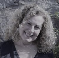 Tarde de poes&iacute;a 'en femenino' en la Casa de Col&oacute;n, de la mano de Gloria Oliva y Mar Zeraus