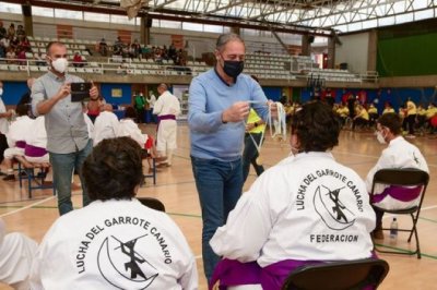 Más de 100 garrotistas participan en el II Campeonato de Lucha del Garrote Adaptado de Gran Canaria