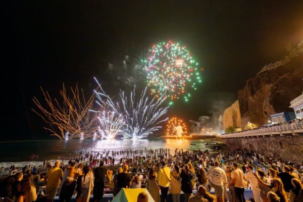 Gáldar: La Bahía de Sardina disfruta de una multitudinaria Noche de San Juan Marinero