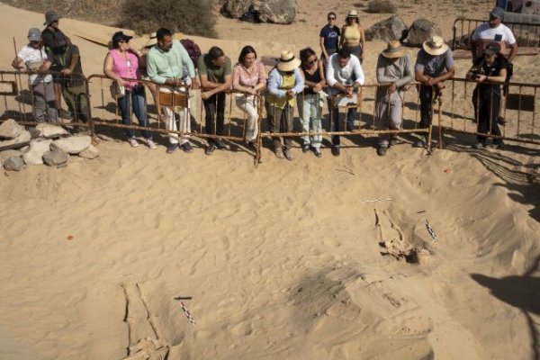 El hallazgo de una decena de enterramientos en San Marcial de Rubicón confirma la existencia de un nuevo cementerio