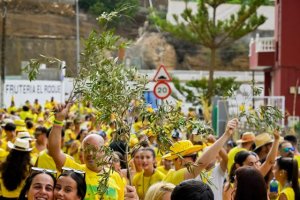 Gáldar: La lluvia no logra apagar el espíritu de La Rama de Barrial