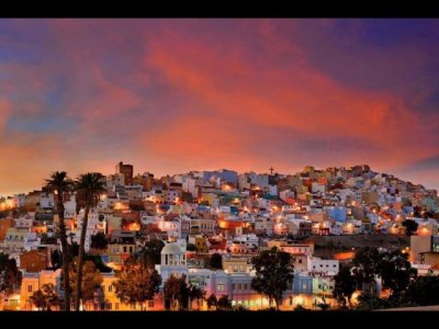 Los vecinos de San Juan descubren las tonalidades azules del risco