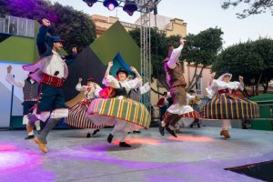 Gáldar: ‘Cantos del pasado, ecos en el presente’ recurre al folclore tradicional para iniciar la semana dedicada a la música canaria