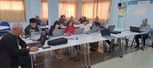 El Centro de Mayores de Gu&iacute;a ofrece talleres de competencias digitales, yoga, biodanza, estimulaci&oacute;n cognitiva, comunicaci&oacute;n y programaci&oacute;n neuroling&uuml;&iacute;stica