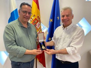 Felicitación oficial a Calixto Herrera, condecorado con la Orden al Mérito Civil