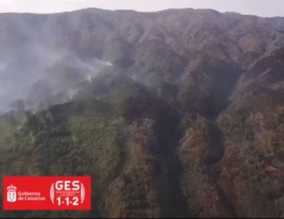 La evoluci&oacute;n del incendio forestal de Tenerife permite la retirada de los hidroaviones