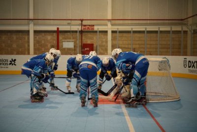 Hockey Línea: El Arona Tenerife Guanches arrasa en Barcelona y está a una victoria de la final de la Liga Élite