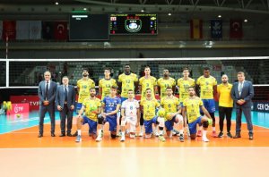 Voleibol: El CV Guaguas roza las semifinales y cae con honores en el Golden Set 1-3.