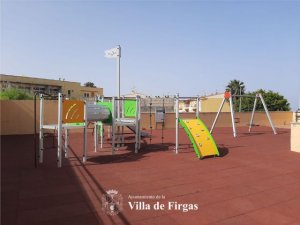 Villa de Firgas: El Ayuntamiento dota a la zona del Lomo del Pino de un nuevo parque infantil