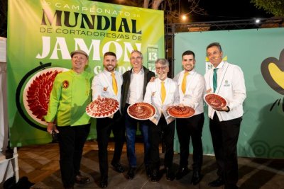 Cinco maestros del corte de jamón cautivan a Gáldar con una clase magistral histórica