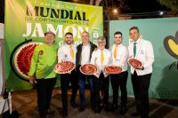 Cinco maestros del corte de jam&oacute;n cautivan a G&aacute;ldar con una clase magistral hist&oacute;rica