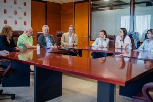 La Gomera: Cabildo y Colegio Oficial de Farmac&eacute;uticos refuerzan el programa &lsquo;Silbo&rsquo; con un nuevo convenio