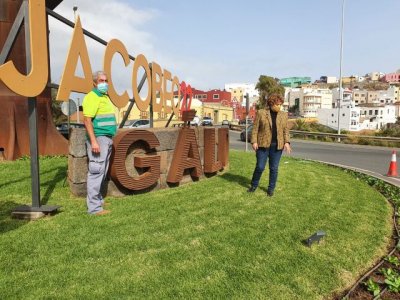 Parques y Jardines renovará con 3500 petunias la decoración floral de Gáldar