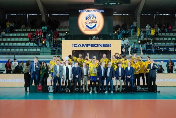 Voleibol: El CV Guaguas conquista su octava copa de S.M. El Rey (0-3)