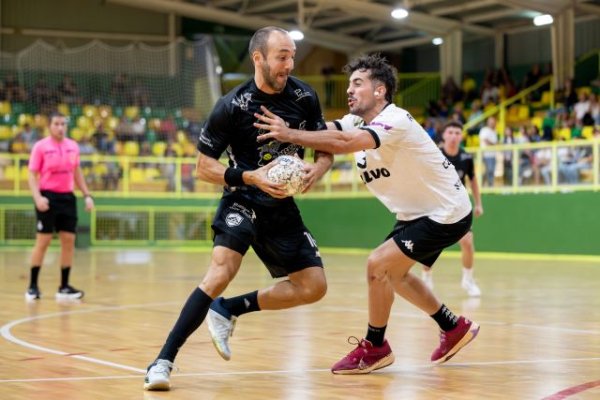 Balonmano: Dura derrota del Desatascos Jumbo Gáldar ante el Ribeiro (29-28) (Vídeo del partido)