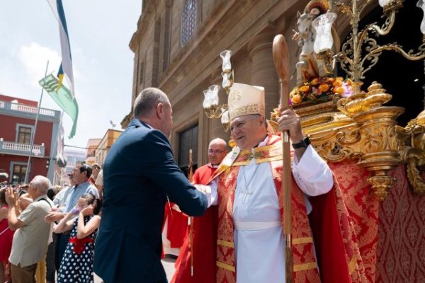 La devoción y la tradición toman las calles de Gáldar el Día de Santiago con la Eucaristía Solemne y la Procesión