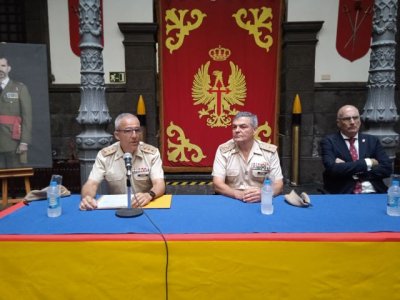 Conferencia de Juan Jos&eacute; Laforet "La Granadera Canaria. Hito de la Milicias Provinciales de Canarias"