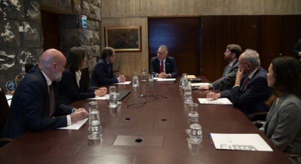 Torres resalta el atractivo de las islas tras decidir Philip Morris traer parte de su producci&oacute;n a Canarias