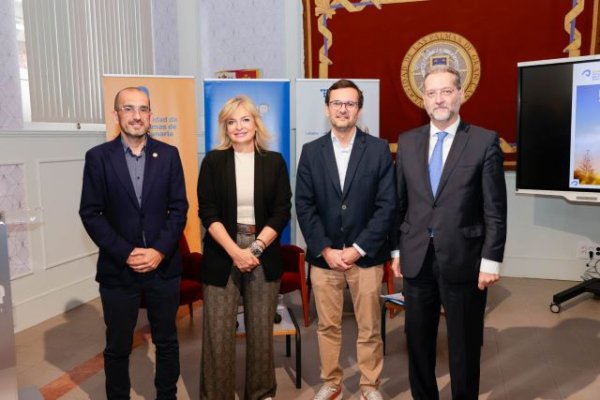 Esther Monzón participa en el encuentro Ágora Telefónica en la Universidad de Las Palmas de Gran Canaria