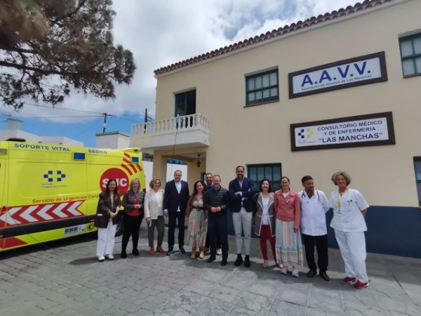 Blas Trujillo visita el nuevo Consultorio Local de Las Manchas, en La Palma