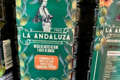 UPA denuncia que envasadores camuflan aceite de girasol con oliva para engañar a los consumidores