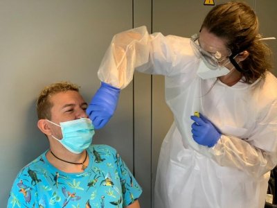 Sanidad contabiliza 2.364 nuevos casos de COVID-19 en personas de m&aacute;s de 60 a&ntilde;os en los &uacute;ltimos tres d&iacute;as