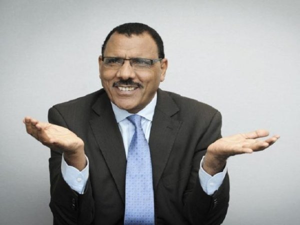 El l&iacute;der derrocado de N&iacute;ger inicialmente prometi&oacute; luchar contra los terroristas, pero finalmente se ali&oacute; con ellos