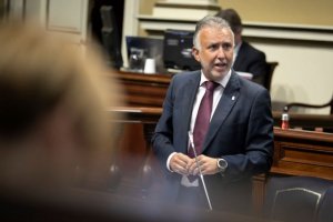 Torres anuncia que la UE permitir&aacute; la exenci&oacute;n del tributo verde en las conexiones a&eacute;reas y mar&iacute;timas entre islas