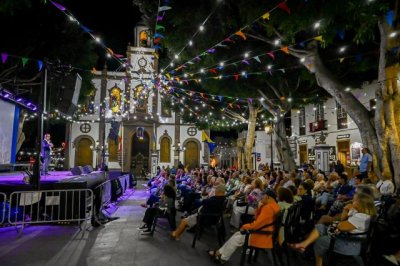 Agaete se divierte al compás de Jaime Marrero y Daniel Calero 