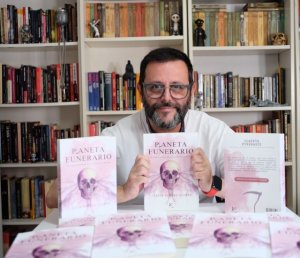 Tenerife: Presentación del libro &quot;PLANETA FUNERARIO&quot;, un viaje a través de la cultura de la muerte