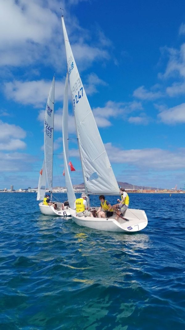 El viento hace acto de presencia en una final espectacular donde los británicos del OCSS se imponen en el ‘Team Racing 2K’ del RCNGC&quot;