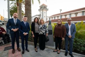 Gáldar descubre un busto a Pepe &#039;el de Kika&#039; en la Plaza de Barrial y un monolito dedicado al movimiento asociativo del barrio