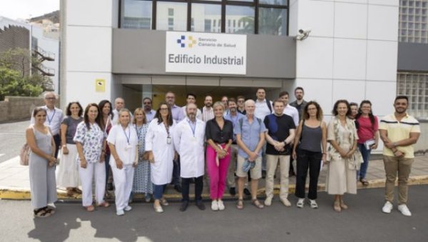 Esther Monzón visita el Hospital Insular Materno Infantil para conocer el proyecto generador de energía verde