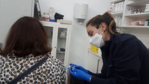 Sanidad insta a la población a completar su pauta vacunal ante la covid-19 con la dosis de refuerzo