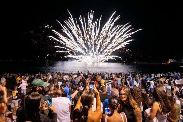 Gáldar: Sardina vivió una mágica Noche de San Juan Marinero con música y fuegos artificiales