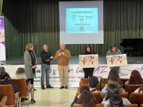 Cerca de un centenar de estudiantes de secundaria debaten sobre derechos humanos y solidaridad