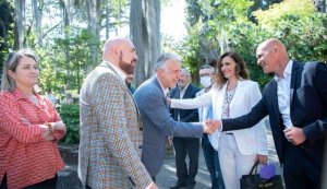 Torres subraya las buenas perspectivas de crecimiento económico para Canarias en su visita a Puerto de la Cruz