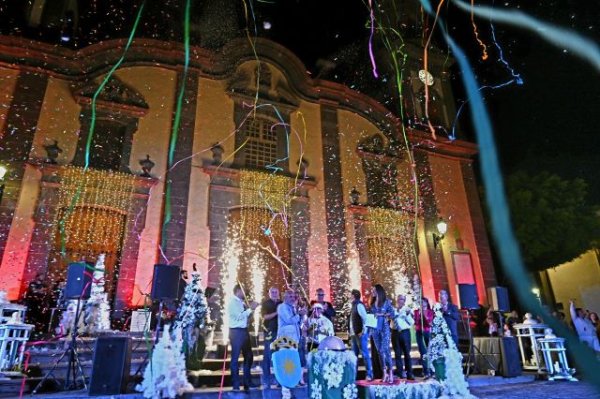 Las calles y plazas de Guía se llenan de luz y color para dar la bienvenida a la Navidad