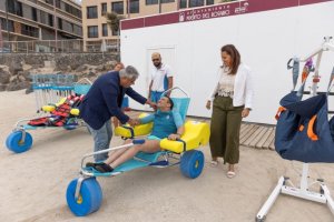 Las playas de Puerto del Rosario refuerzan su servicio de ba&ntilde;o asistido para las personas con movilidad reducida