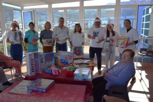 Gáldar: Pequeño Valiente hace entrega de regalos didácticos a los usuarios de la Residencia Genoveva Pérez