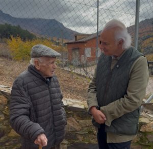 Lucio Fern&aacute;ndez Cortijo, natural de C&aacute;ceres, el cazador m&aacute;s longevo a sus 106 a&ntilde;os, revela su secreto al Profesor Dr. Manuel de la Pe&ntilde;a