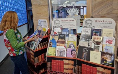 Regalo de libros hoy martes en la Biblioteca P&uacute;blica Miguel Santiago de Gu&iacute;a
