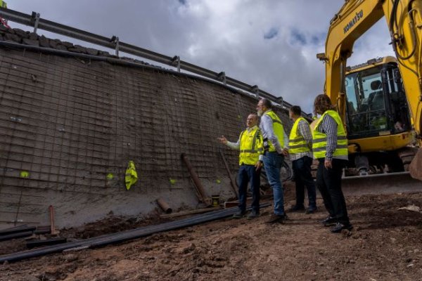 Obras Públicas inicia el lunes la reposición del pavimento de la carretera de Temisas tras el arreglo de los muros