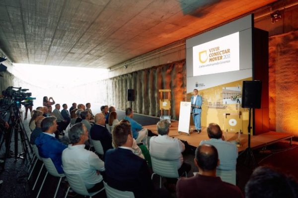 Pablo Rodríguez: “Cumplimos con Canarias: más viviendas, mejor conexión entre islas y movilidad transformada»