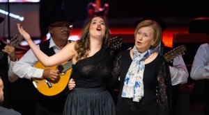 Los Cebolleros acompañan a Marilia Monzón en una noche inolvidable para Gáldar